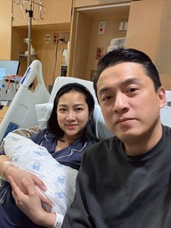 Ca sĩ Lam Trường đón con thứ ba chào đời