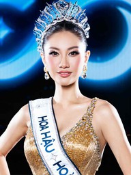 Bố mẹ Phương Linh là cán bộ về hưu, không nghĩ con gái đăng quang hoa hậu