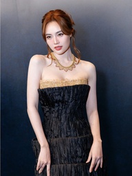 Ninh Dương Lan Ngọc mặc gợi cảm, đeo trang sức 6 tỉ đi sự kiện