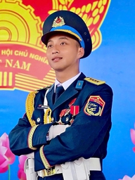 Chàng quân nhân điển trai 3 lần góp mặt trong đội hình diễu binh 'gây sốt'