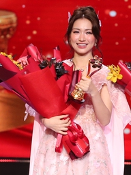 Hòa Minzy 'càn quét' giải thưởng, Lâm Vỹ Dạ là diễn viên sân khấu được yêu thích