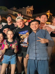 Chàng trai người Mông hút khách du lịch đến Đồng Văn qua nền tảng số