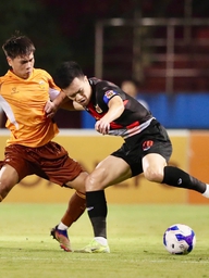 Hoàng Đức cực hay, Ninh Bình FC thắng HAGL 4-3 trong cuộc đua tỷ số điên rồ với 2 thẻ đỏ