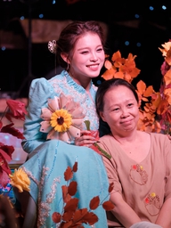 Vì sao ca sĩ Tuyết Nhung rời nhà mẹ nuôi Phi Nhung đi ở trọ?