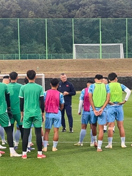 U.17 Việt Nam thua đậm U.18 Seoul FC: HLV Roland ‘xáo tung’ đội hình, thử nghiệm nhân sự trước World Cup