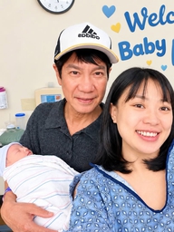 Lê Huỳnh rơi nước mắt khi đón con chào đời ở tuổi 62