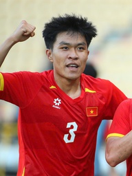 Nóng: Trung vệ Lý Đức cập bến PVF-CAND, chuyển từ đua vô địch sang... đua trụ hạng?