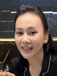 Phương Oanh lộ diện sau thời gian im ắng