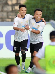 Đương kim vô địch thị uy sức mạnh bằng 'mưa' bàn thắng