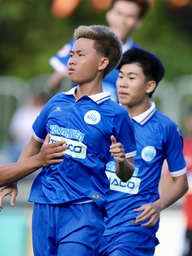 Chủ nhà ngược dòng ngoạn mục vào tứ kết?