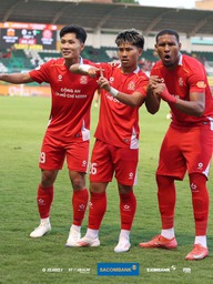Bảng xếp hạng V-League mới nhất: Đội của HLV Huỳnh Đức ở vị trí khó tin, Đà Nẵng thoát đáy