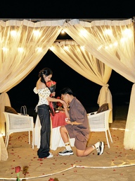 Ngay ngày sinh nhật, Văn Thanh bất ngờ khoe ảnh cầu hôn bạn gái: Quá lãng mạn!