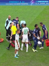 Cầu thủ chấn thương kinh hoàng phải khâu 30 mũi, đội bóng Malaysia bị loại đau đớn