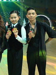 Phan Hiển cùng bạn nhảy Thu Hương lập 'hat-trick' tại giải vô địch Đông Nam Á