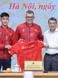 Thủ tướng Lê Minh Hưng gặp mặt, chúc mừng U.17 Việt Nam: ‘Mong đội giành những chiến thắng lớn hơn’