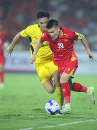 Ông Kim Sang-sik đau đầu tìm tiền vệ đánh chặn cho đội tuyển Việt Nam