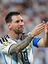 Haaland trầm trồ thán phục kỷ lục của Messi, gọi đàn anh vĩ đại là 'gã điên'
