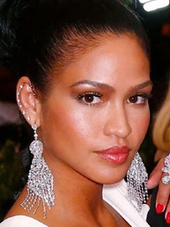 Ca sĩ Cassie bí mật rời Mỹ sau khi nhận 750 tỉ đồng từ Diddy