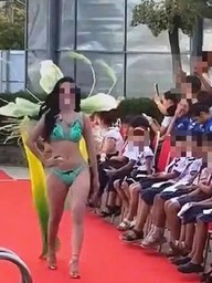 Vụ thí sinh hoa hậu biểu diễn áo tắm trước học sinh: Ban tổ chức xin lỗi