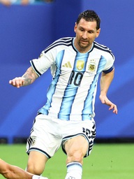 Messi nói đùa mà… rất thật ‘cầu thủ Cabo Verde đá tôi tơi tả, rồi xin chữ ký’