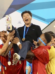 HLV Kim Sang-sik: 'Vợ và người thân nói Việt Nam giờ là quê hương thứ hai của tôi'