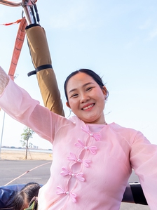 Du khách đổ về Cần Giờ vui xuân, check-in mai đào