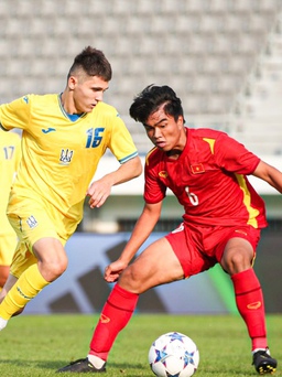 HLV U.18 Việt Nam khen ngợi tài năng 17 tuổi sau chuyến du đấu Hàn Quốc