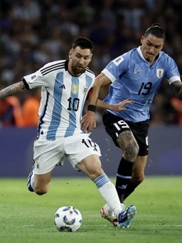 Argentina trở lại mặt đất, Brazil kéo dài chuỗi sa sút