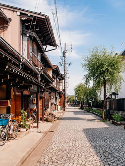 Khám phá vẻ đẹp lịch sử và văn hóa của khu phố cổ Hida Furukawa, Nhật Bản