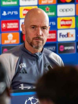 HLV Erik Ten Hag lên tiếng về tin đồn rạn nứt với Raphael Varane