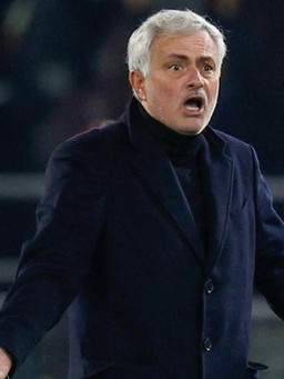 AS Roma thua trận, HLV Mourinho gây sốc cho cầu thủ đồng hương rồi… xin lỗi