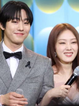 Song Kang vắng mặt, Ahn Hyo Seop - Lee Sung Kyung tình tứ tại SBS Drama Awards