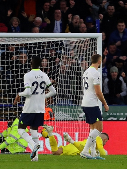 Ngoại hạng Anh: Dẫn trước hẳn hoi, Tottenham vẫn sụp đổ trên sân Leicester