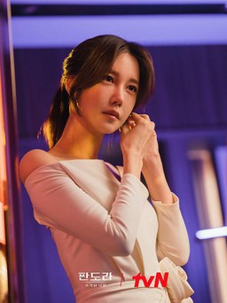 Sao ‘Penthouse’ Lee Ji Ah diễn xuất gây thất vọng trong phim mới