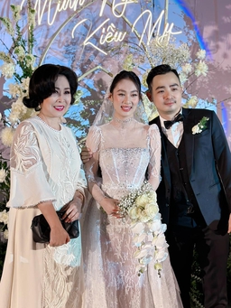 Hồng Vân, Lê Phương dự đám cưới đạo diễn 'Gia đình hòa thuận'