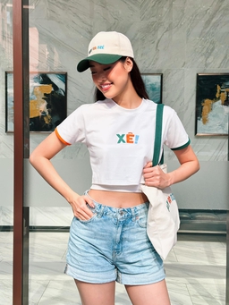 Loạt áo crop top mát mẻ của Khánh Vân