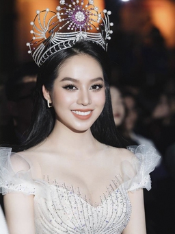 Thanh Thủy thừa nhận phẫu thuật thẩm mỹ, netizen khó hiểu về Hoa hậu Việt Nam
