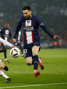 Messi bị la ó trên sân nhà trong trận PSG thua Lyon