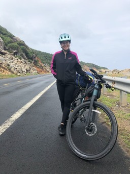Cô gái miền Tây dành 30 ngày để đạp xe xuyên Việt