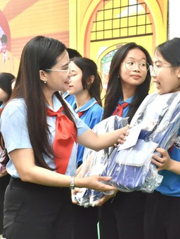 1.200 học sinh Hà Tĩnh tham gia chương trình "Tuổi trẻ VN - rèn đức luyện tài"