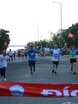 Quảng Ngãi: Hơn 300 vận động viên tham gia chạy việt dã Cung đường đảo Lý Sơn