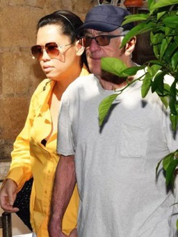 Robert De Niro và bạn gái Tiffany Chen xuất hiện tại LHP Cannes