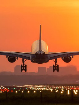 Vì sao giá vé máy bay quốc tế cao 'trên trời'?