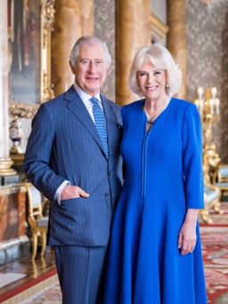 Những bức ảnh ‘độc, lạ’ của Vua Charles và Vương hậu Camilla