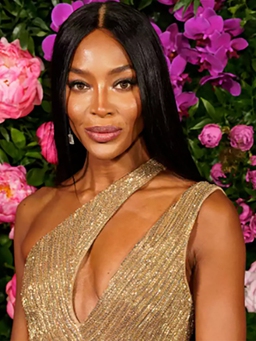 Cựu siêu mẫu Naomi Campbell sinh con thứ 2 ở tuổi 53