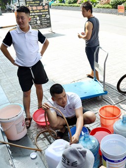 Dân thủ đô khốn đốn vì bị cắt nước