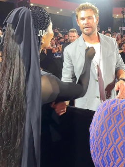 H'Hen Niê hướng dẫn tài tử Chris Hemsworth nói tiếng Việt