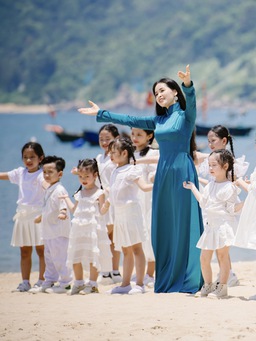 Trang Nhung trở lại, hát 'Mong thế giới yên bình'