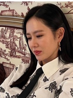 Mẹ một con Ye Jin, Shin Hye nâng tầm vẻ ngoài nhờ kiểu áo sơ mi