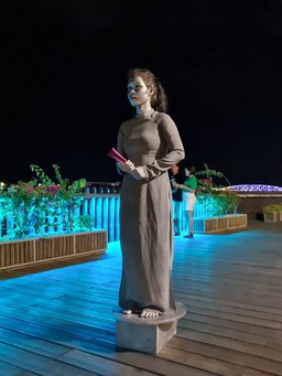 Nỗi lòng của những nhân tượng ở phố đi bộ